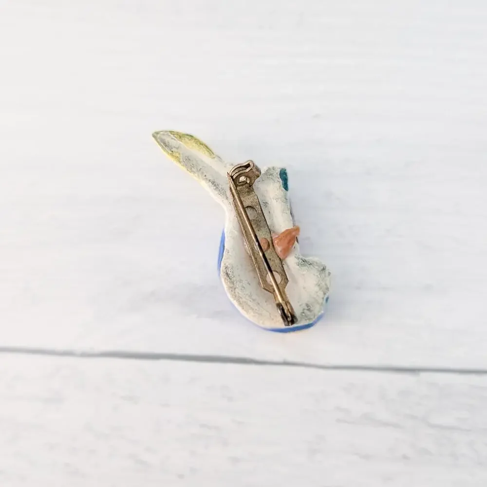 Vintage Brooch / Vintage Pin Ceramic Bird / Parrot Brooch